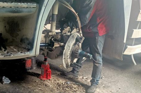 陜汽德龍渣土車前輪保養多久一次呢？